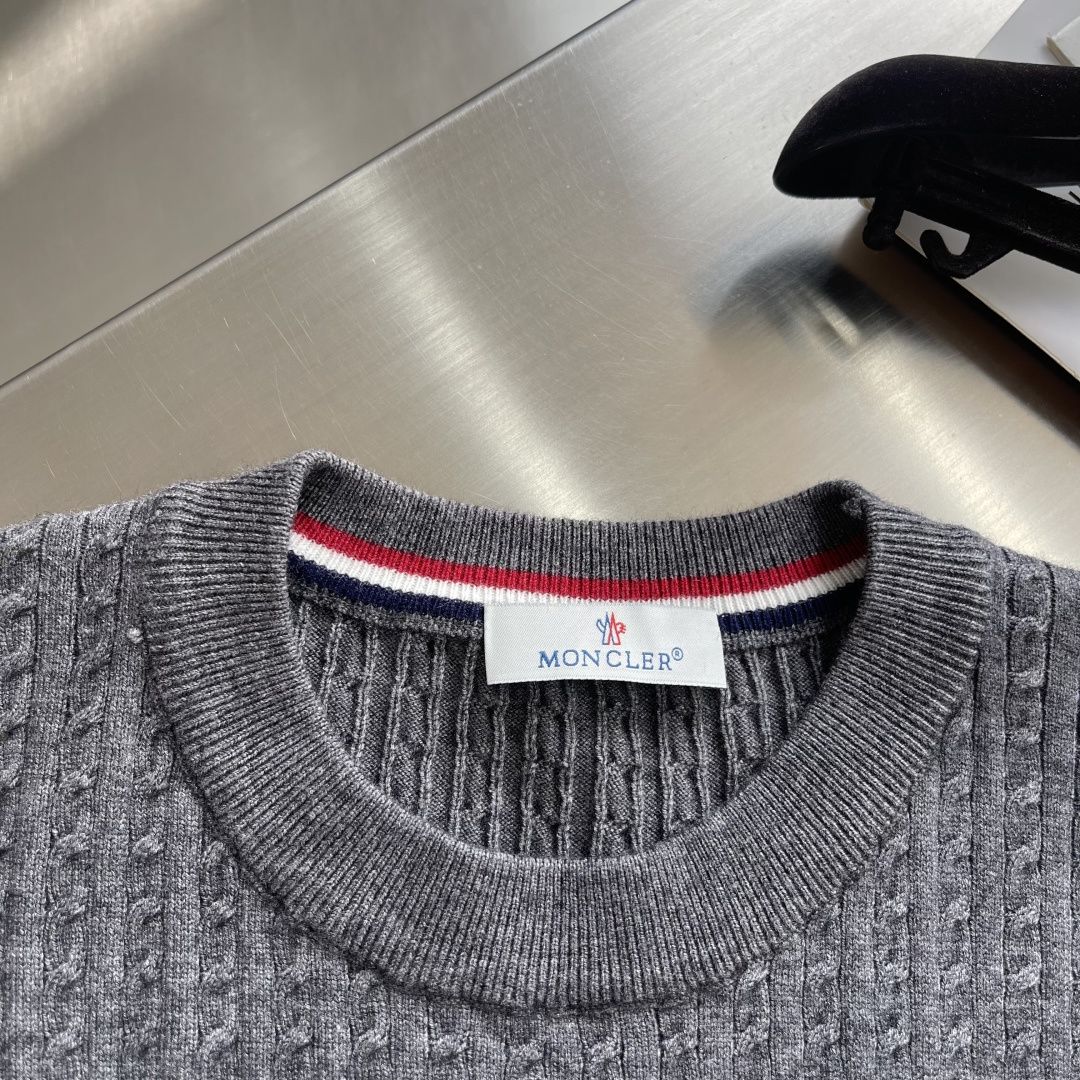 -mon 2025秋冬新款毛衣！优质混纺羊毛，简约而不简单。休闲圆领款式，日常搭配出街轻松搭配。做工精细