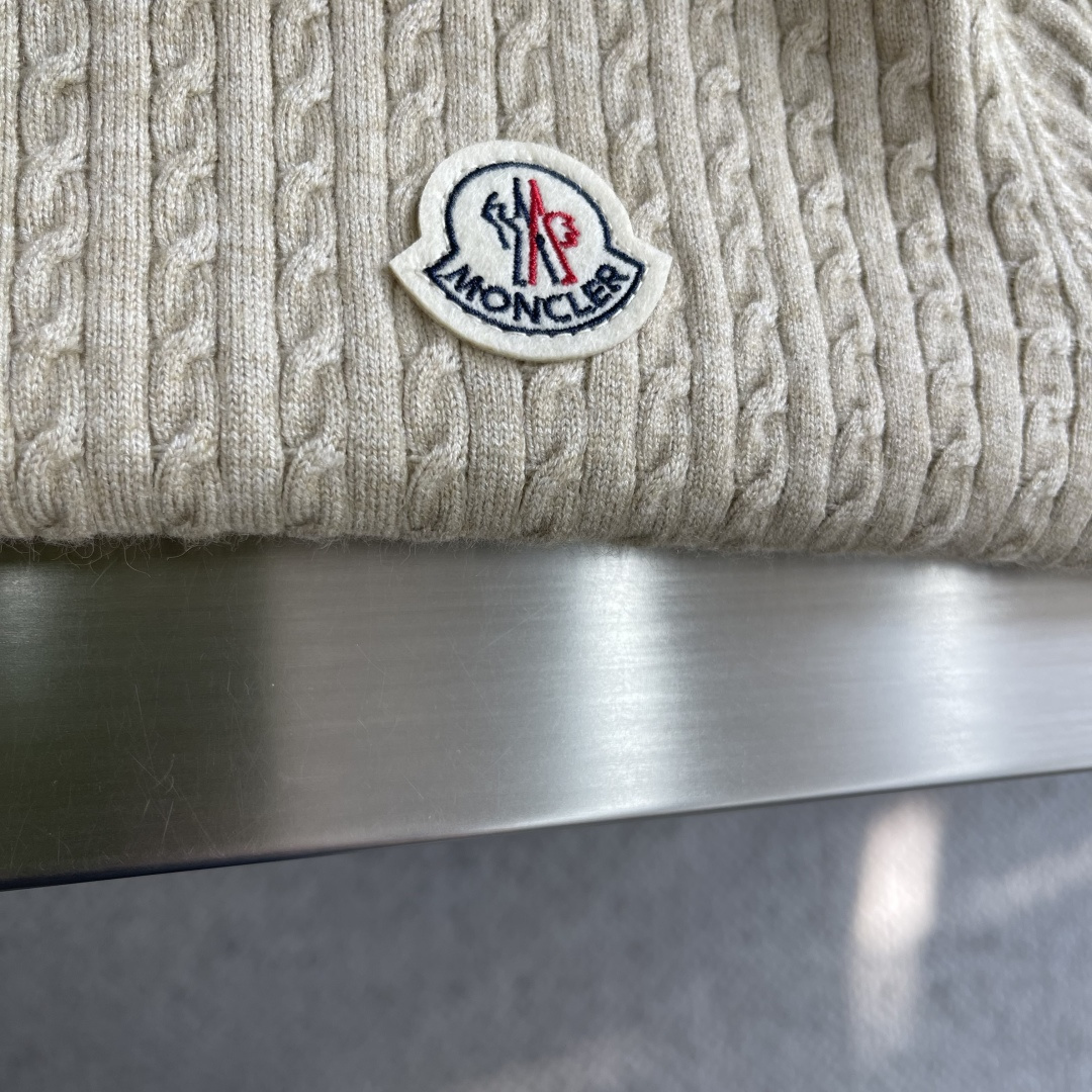 -mon 2025秋冬新款毛衣！优质混纺羊毛，简约而不简单。休闲圆领款式，日常搭配出街轻松搭配。做工精细