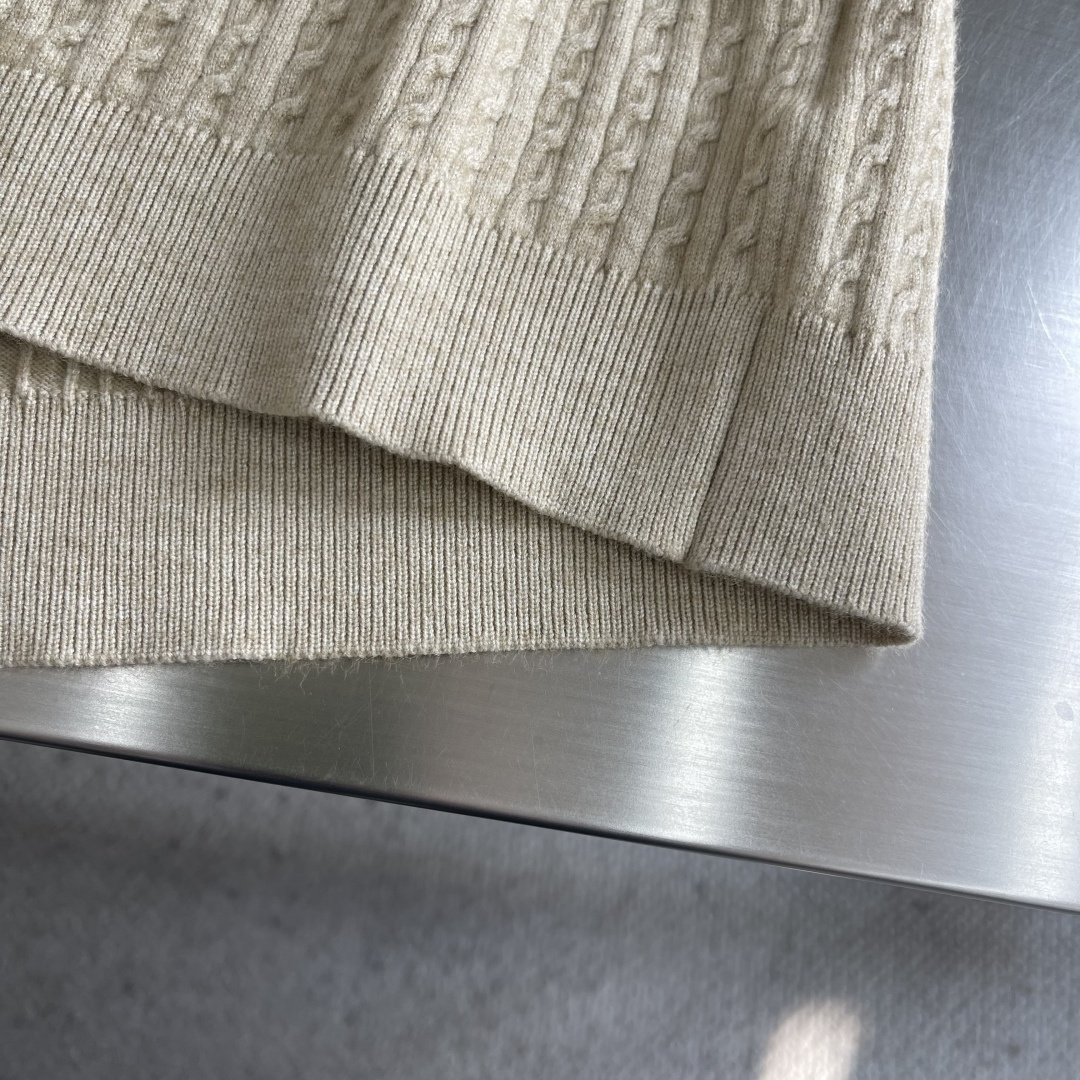 -mon 2025秋冬新款毛衣！优质混纺羊毛，简约而不简单。休闲圆领款式，日常搭配出街轻松搭配。做工精细