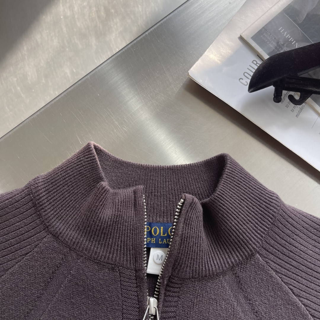 -拉夫劳伦 2025秋冬爆款 都市风十足 加厚款开衫毛衣。 采用进口羊毛混纺面料 柔软细腻 男人的衣柜都