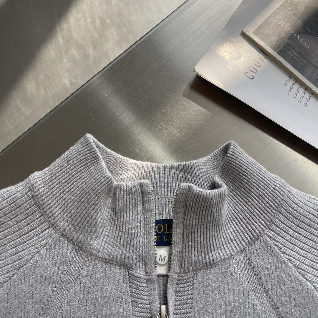 -拉夫劳伦 2025秋冬爆款 都市风十足 加厚款开衫毛衣。 采用进口羊毛混纺面料 柔软细腻 男人的衣柜都