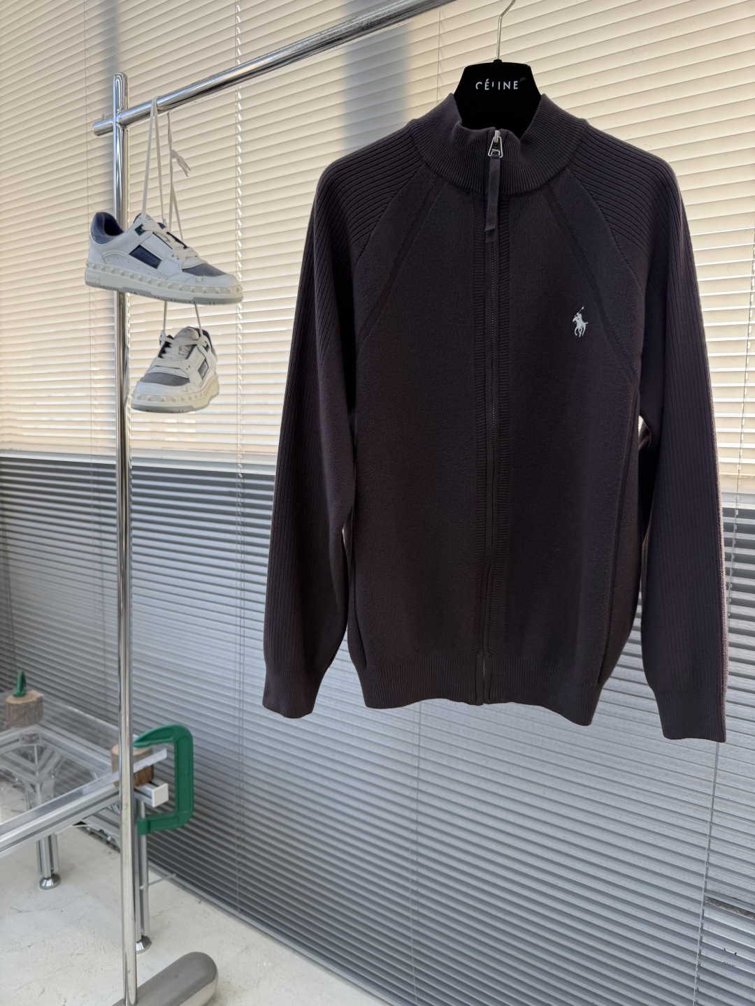 -拉夫劳伦 2025秋冬爆款 都市风十足 加厚款开衫毛衣。 采用进口羊毛混纺面料 柔软细腻 男人的衣柜都