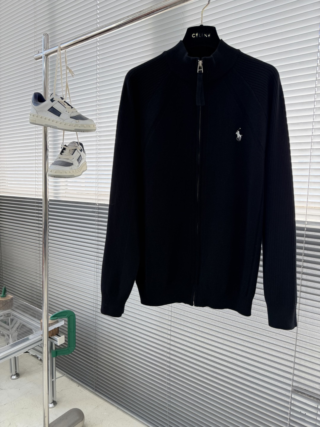 -拉夫劳伦 2025秋冬爆款 都市风十足 加厚款开衫毛衣。 采用进口羊毛混纺面料 柔软细腻 男人的衣柜都