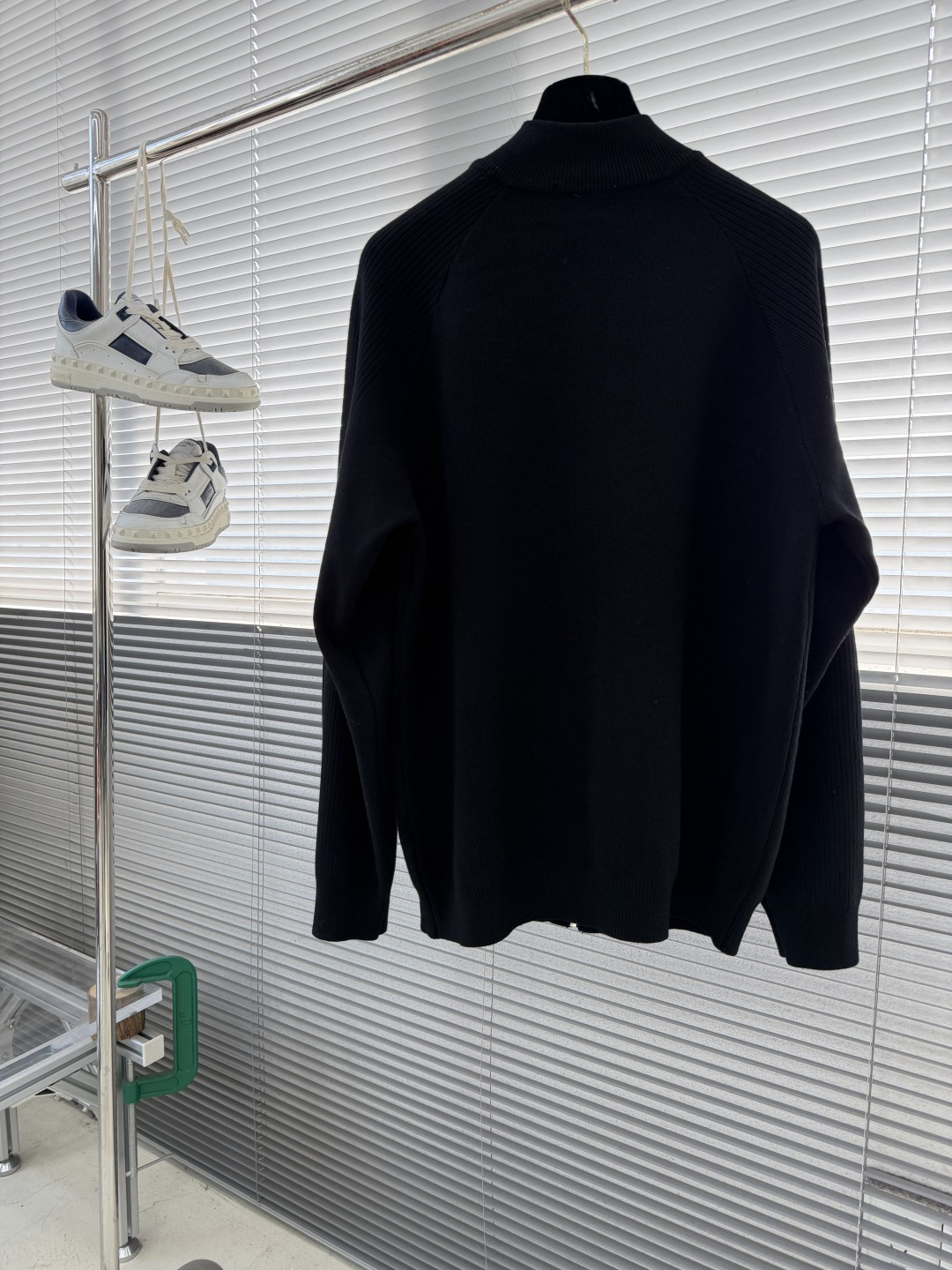 -拉夫劳伦 2025秋冬爆款 都市风十足 加厚款开衫毛衣。 采用进口羊毛混纺面料 柔软细腻 男人的衣柜都