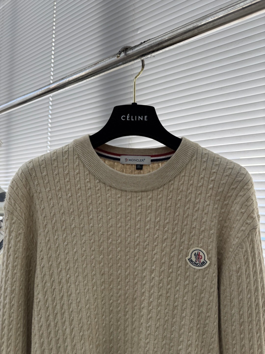 -mon 2025秋冬新款毛衣！优质混纺羊毛，简约而不简单。休闲圆领款式，日常搭配出街轻松搭配。做工精细