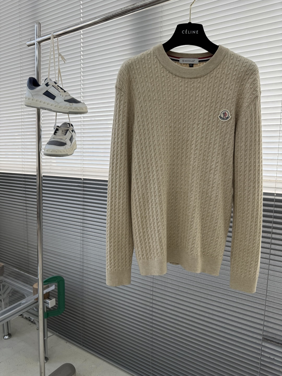 -mon 2025秋冬新款毛衣！优质混纺羊毛，简约而不简单。休闲圆领款式，日常搭配出街轻松搭配。做工精细