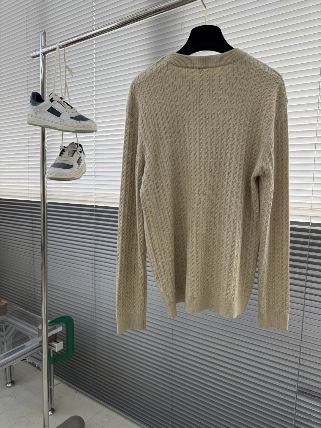 -mon 2025秋冬新款毛衣！优质混纺羊毛，简约而不简单。休闲圆领款式，日常搭配出街轻松搭配。做工精细