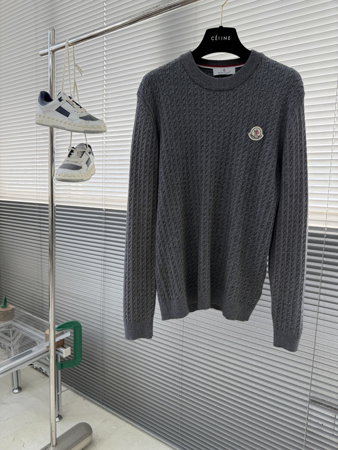 -mon 2025秋冬新款毛衣！优质混纺羊毛，简约而不简单。休闲圆领款式，日常搭配出街轻松搭配。做工精细