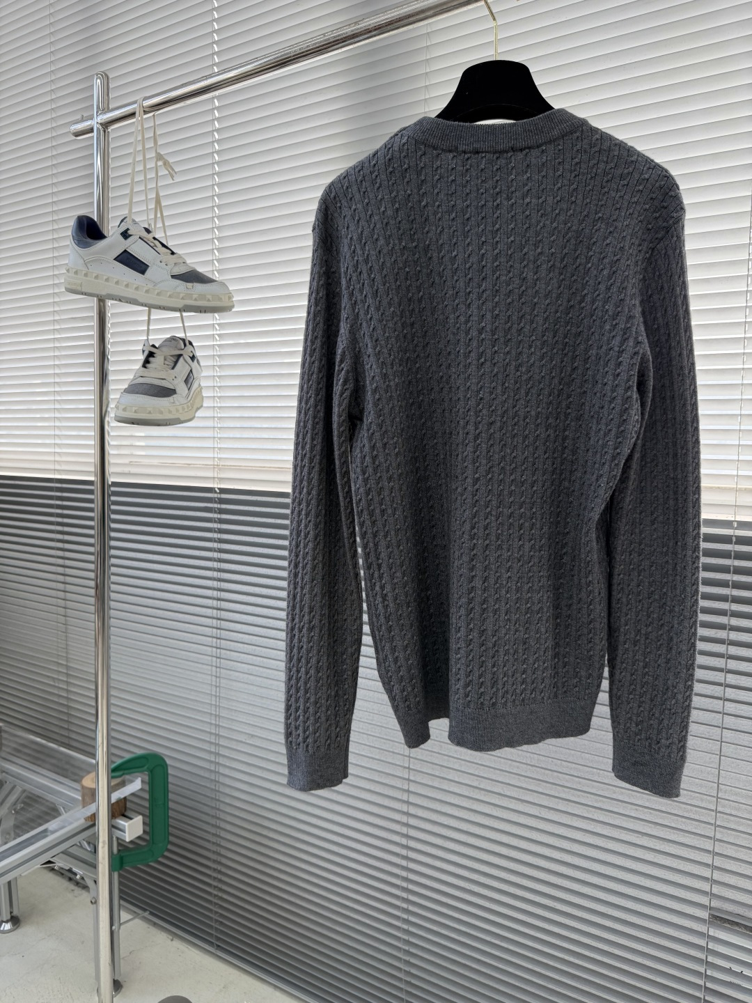 -mon 2025秋冬新款毛衣！优质混纺羊毛，简约而不简单。休闲圆领款式，日常搭配出街轻松搭配。做工精细