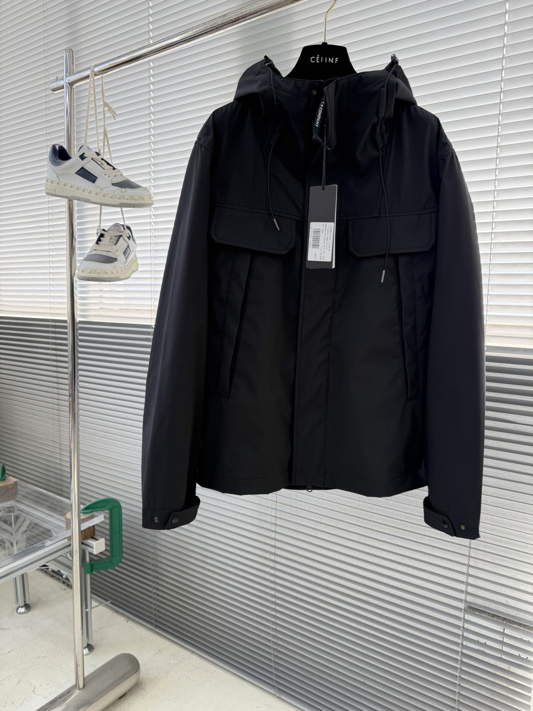 -CP 连帽夹克 尾单、官网新品。进口材质、做工细腻 、让沉闷的男士服看起来更富有运动的时尚感。不浮夸更