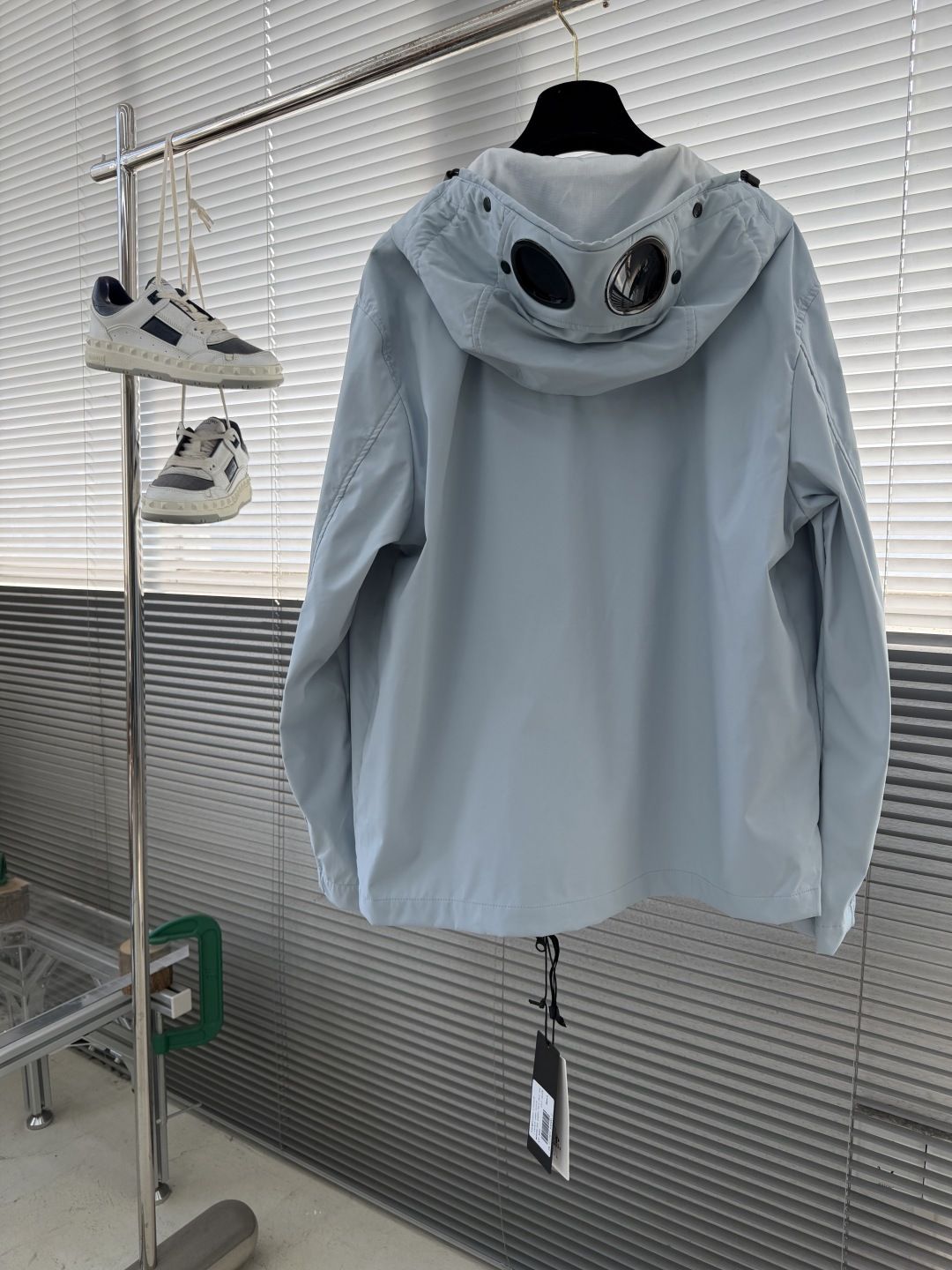 -CP 连帽夹克 尾单、官网新品。进口材质、做工细腻 、让沉闷的男士服看起来更富有运动的时尚感。不浮夸更