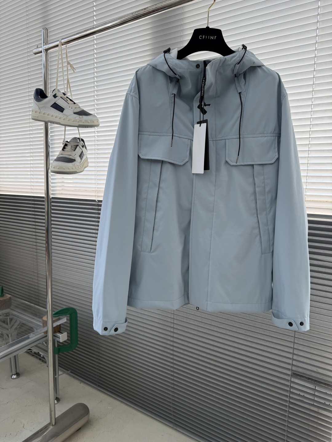 -CP 连帽夹克 尾单、官网新品。进口材质、做工细腻 、让沉闷的男士服看起来更富有运动的时尚感。不浮夸更