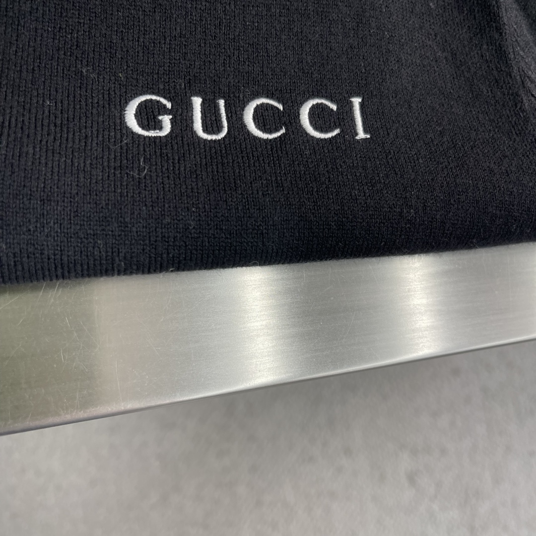 -GUCC 2025秋冬新款毛衣！优质混纺羊毛，简约而不简单。休闲款式，日常搭配出街轻松搭配。做工精细 