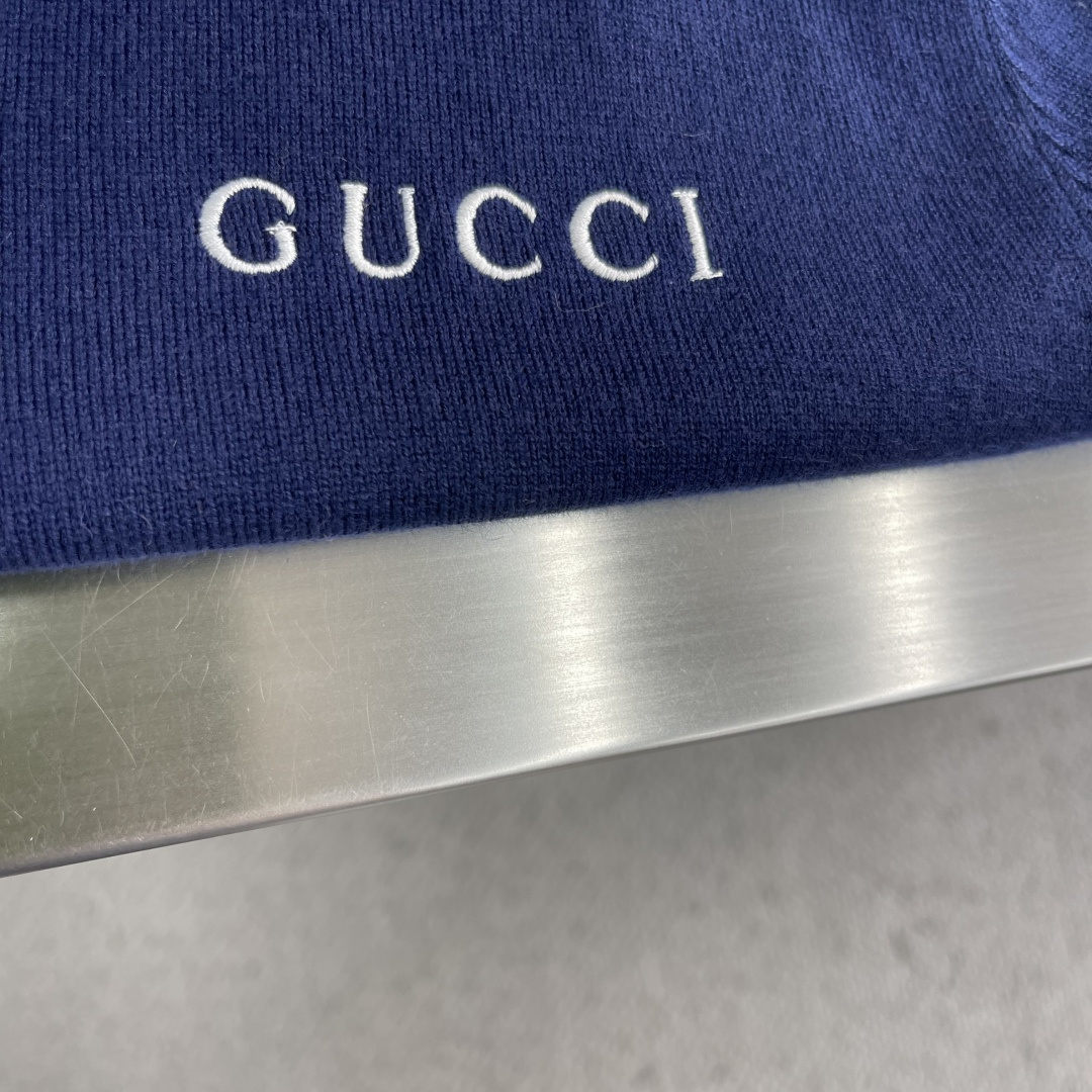 -GUCC 2025秋冬新款毛衣！优质混纺羊毛，简约而不简单。休闲款式，日常搭配出街轻松搭配。做工精细 