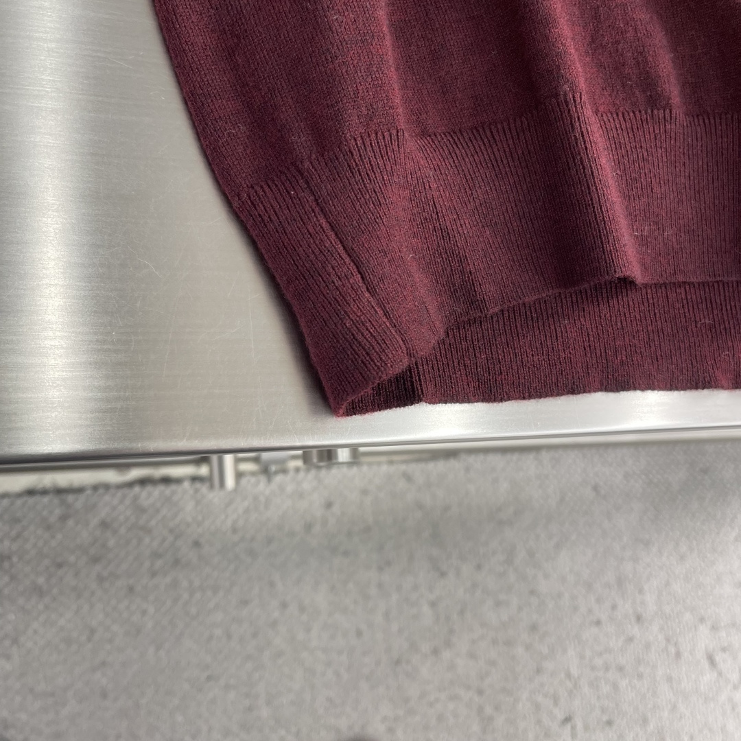 -GUCC 2025秋冬新款毛衣！优质混纺羊毛，简约而不简单。休闲款式，日常搭配出街轻松搭配。做工精细 