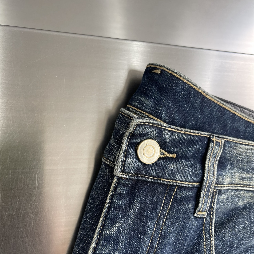 -迪桑特 新款来袭 2025秋冬新款休闲裤牛仔裤。磨毛内里！进口高密度纯棉加沙洗工艺舒适柔软亲肤，笔挺不