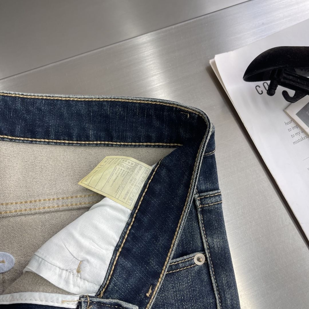 -迪桑特 新款来袭 2025秋冬新款休闲裤牛仔裤。磨毛内里！进口高密度纯棉加沙洗工艺舒适柔软亲肤，笔挺不