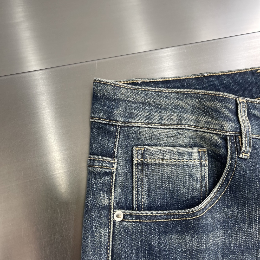 -迪桑特 新款来袭 2025秋冬新款休闲裤牛仔裤。磨毛内里！进口高密度纯棉加沙洗工艺舒适柔软亲肤，笔挺不