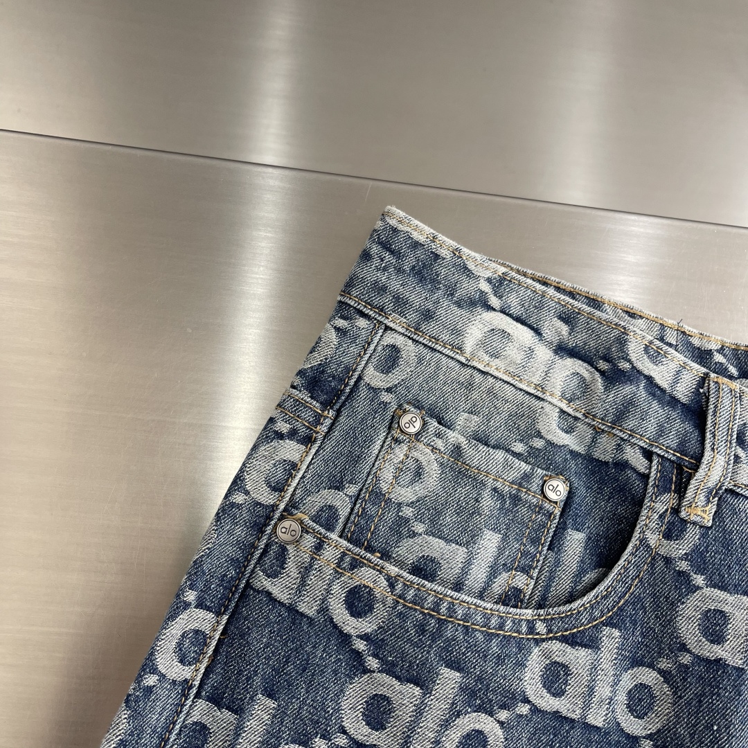 -驴牌 新款来袭2025 满印Logo休闲裤牛仔裤。高端定制系列。进口高密度纯棉加沙洗工艺舒适柔软亲肤，