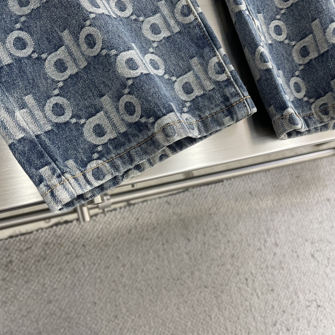 -驴牌 新款来袭2025 满印Logo休闲裤牛仔裤。高端定制系列。进口高密度纯棉加沙洗工艺舒适柔软亲肤，