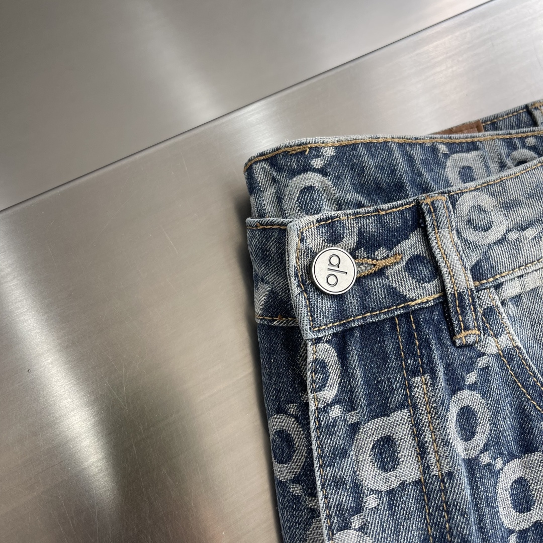 -驴牌 新款来袭2025 满印Logo休闲裤牛仔裤。高端定制系列。进口高密度纯棉加沙洗工艺舒适柔软亲肤，