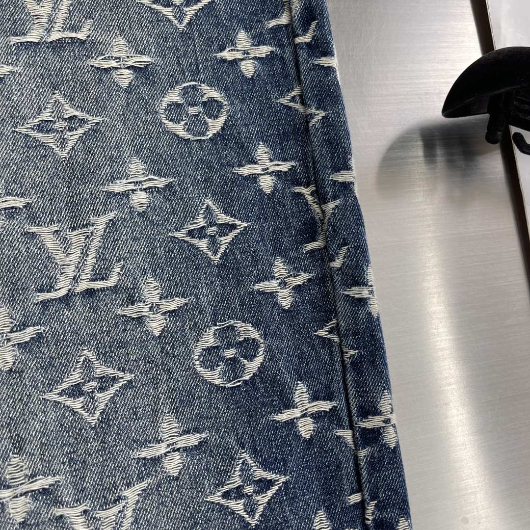 -驴牌 新款来袭2025 满印Logo休闲裤牛仔裤。高端定制系列。进口高密度纯棉加沙洗工艺舒适柔软亲肤，