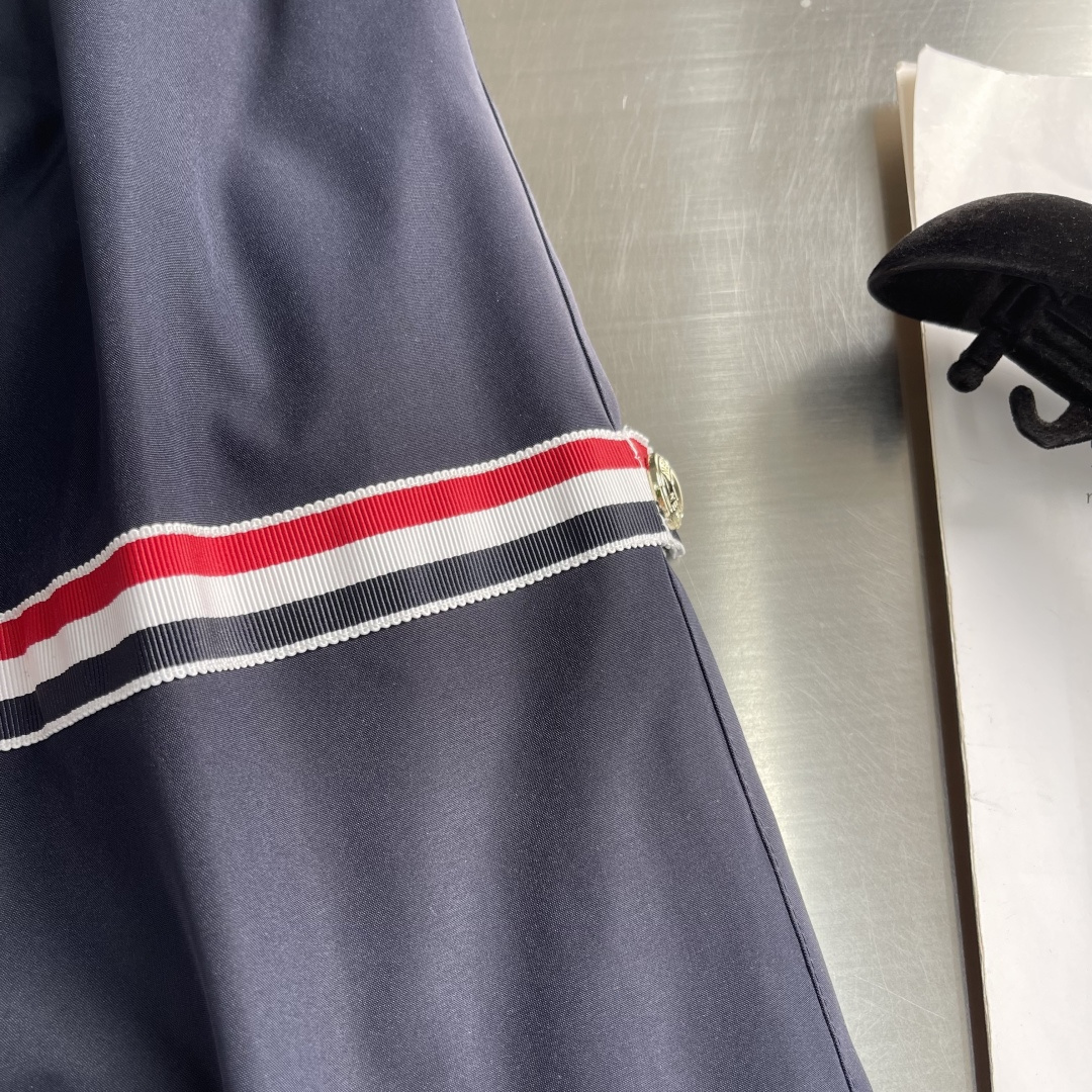 -TB 三色织带袖连帽长款羽绒服OS宽松版型 男女同款 内里条纹原版一致无色差，区别于市面上一眼假深色条