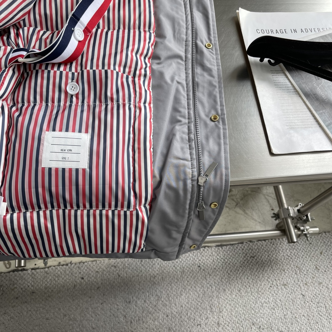 -TB 三色织带袖连帽长款羽绒服OS宽松版型 男女同款 内里条纹原版一致无色差，区别于市面上一眼假深色条