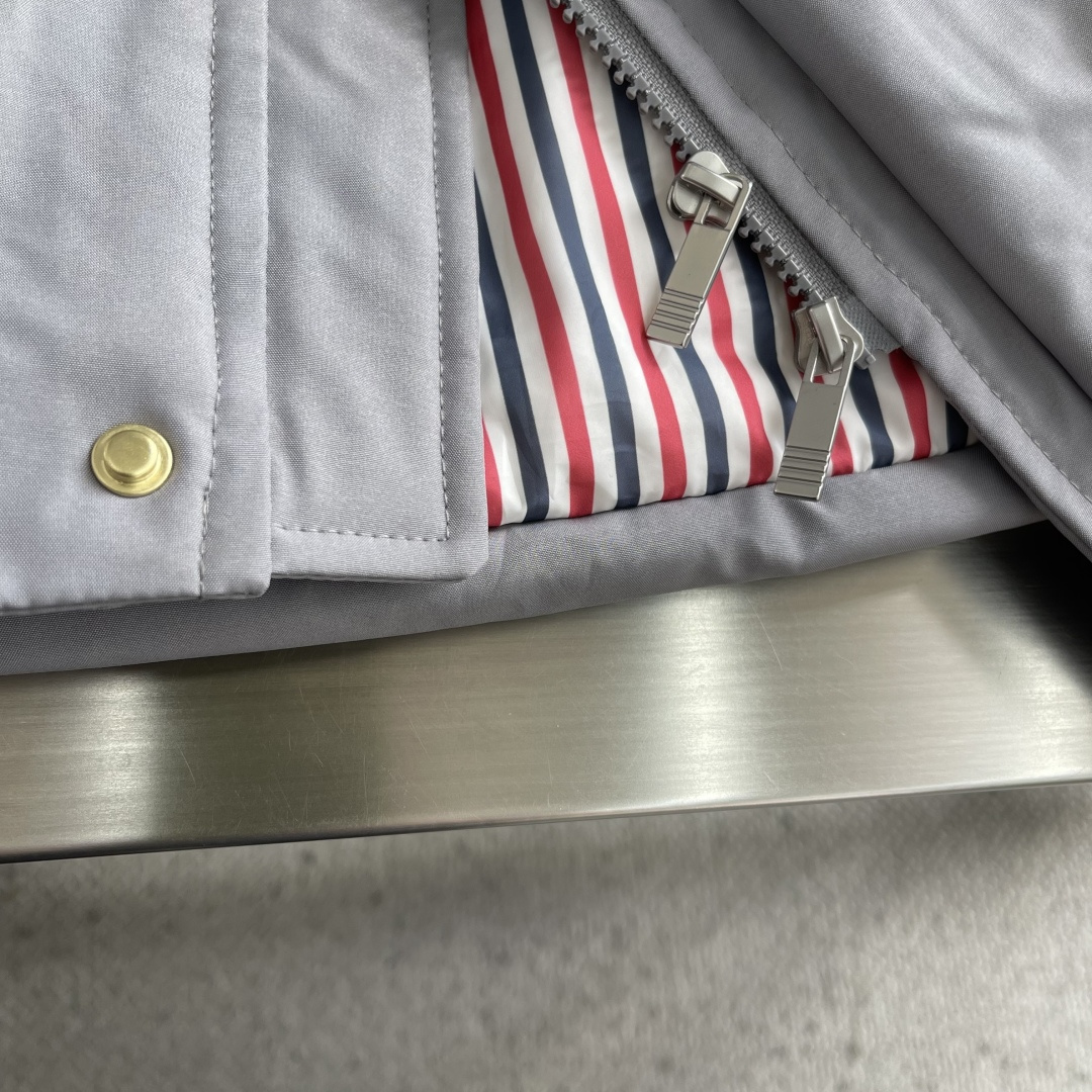 -TB 三色织带袖连帽长款羽绒服OS宽松版型 男女同款 内里条纹原版一致无色差，区别于市面上一眼假深色条