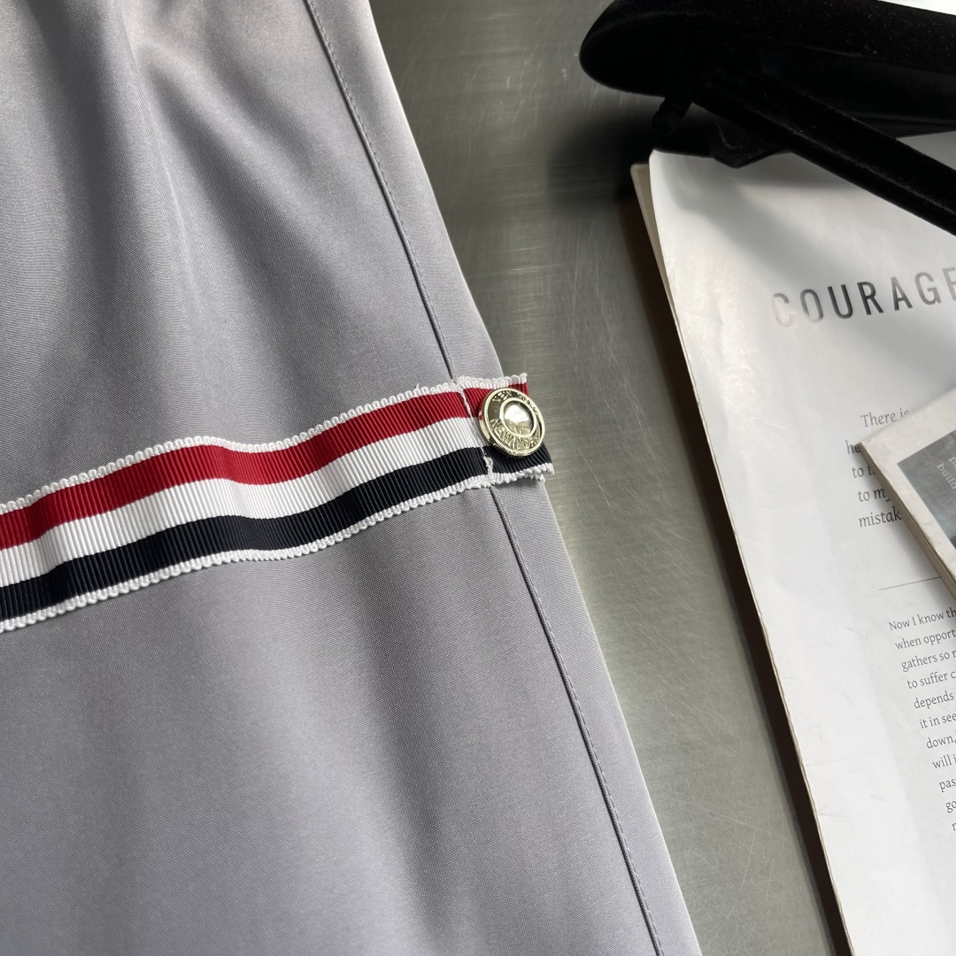 -TB 三色织带袖连帽长款羽绒服OS宽松版型 男女同款 内里条纹原版一致无色差，区别于市面上一眼假深色条