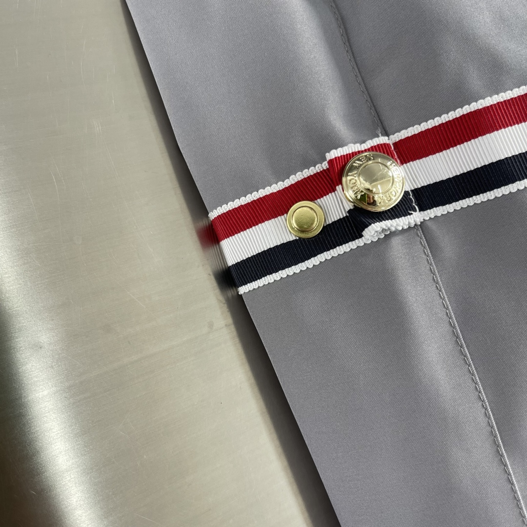 -TB 三色织带袖连帽长款羽绒服OS宽松版型 男女同款 内里条纹原版一致无色差，区别于市面上一眼假深色条