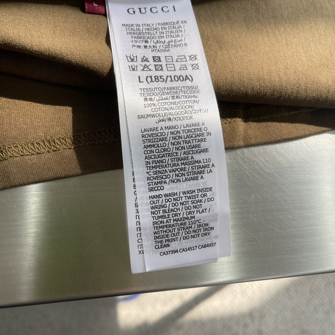 -GUCC 2026春夏新品，100％全棉300g面料，柔软亲肤，挺阔有垂坠感。四线密边做工精细，前幅数