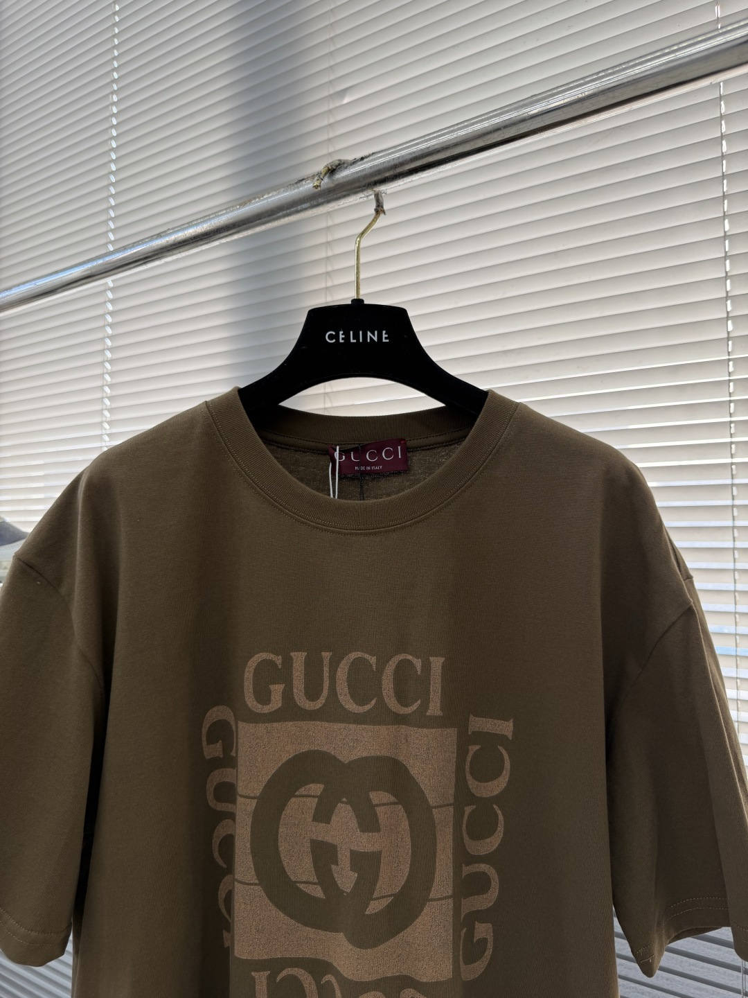 -GUCC 2026春夏新品，100％全棉300g面料，柔软亲肤，挺阔有垂坠感。四线密边做工精细，前幅数