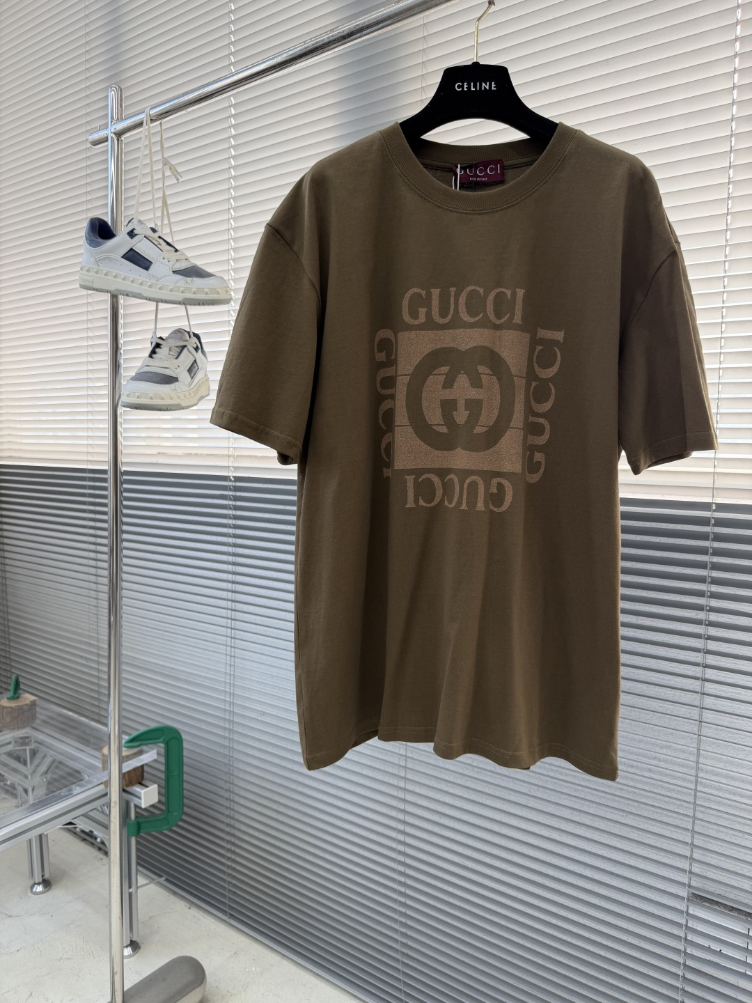 -GUCC 2026春夏新品，100％全棉300g面料，柔软亲肤，挺阔有垂坠感。四线密边做工精细，前幅数