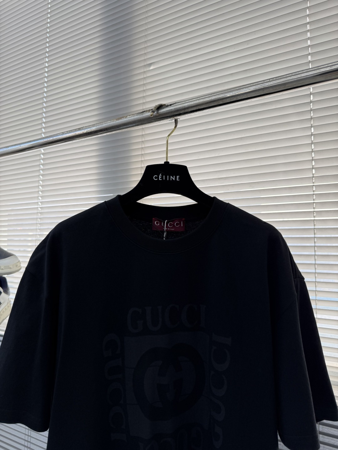 -GUCC 2026春夏新品，100％全棉300g面料，柔软亲肤，挺阔有垂坠感。四线密边做工精细，前幅数