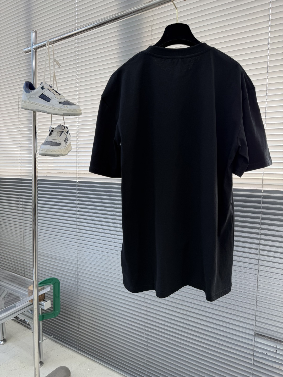 -GUCC 2026春夏新品，100％全棉300g面料，柔软亲肤，挺阔有垂坠感。四线密边做工精细，前幅数