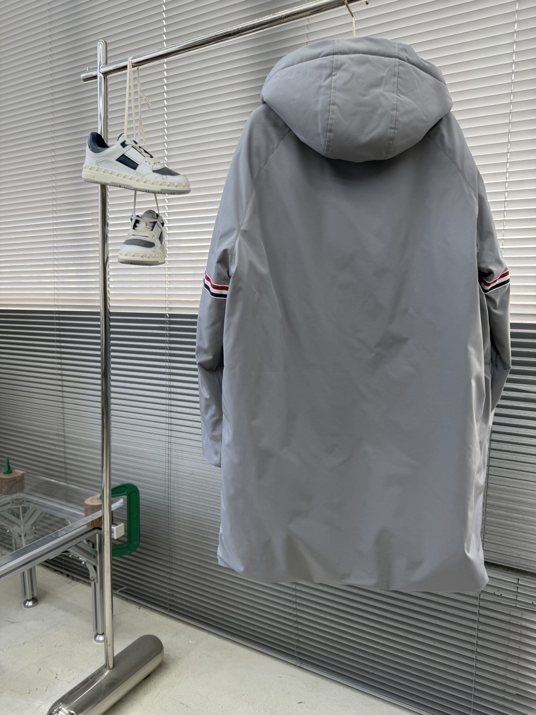 -TB 三色织带袖连帽长款羽绒服OS宽松版型 男女同款 内里条纹原版一致无色差，区别于市面上一眼假深色条