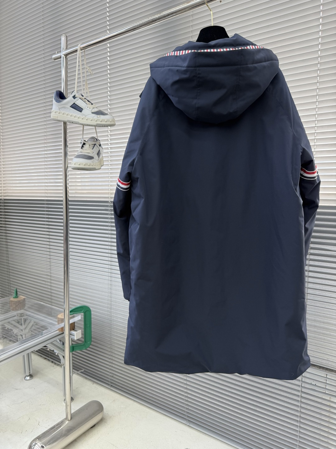 -TB 三色织带袖连帽长款羽绒服OS宽松版型 男女同款 内里条纹原版一致无色差，区别于市面上一眼假深色条