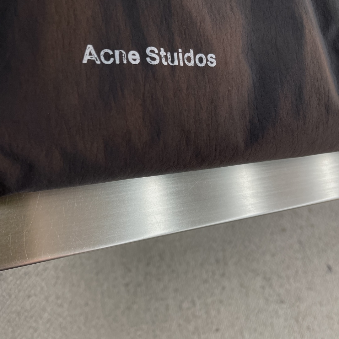 -Acne 2025秋冬系列外套系列尺码: M-3XL 微阔版型面料成份：100%聚酯纤维 内胆填充：9