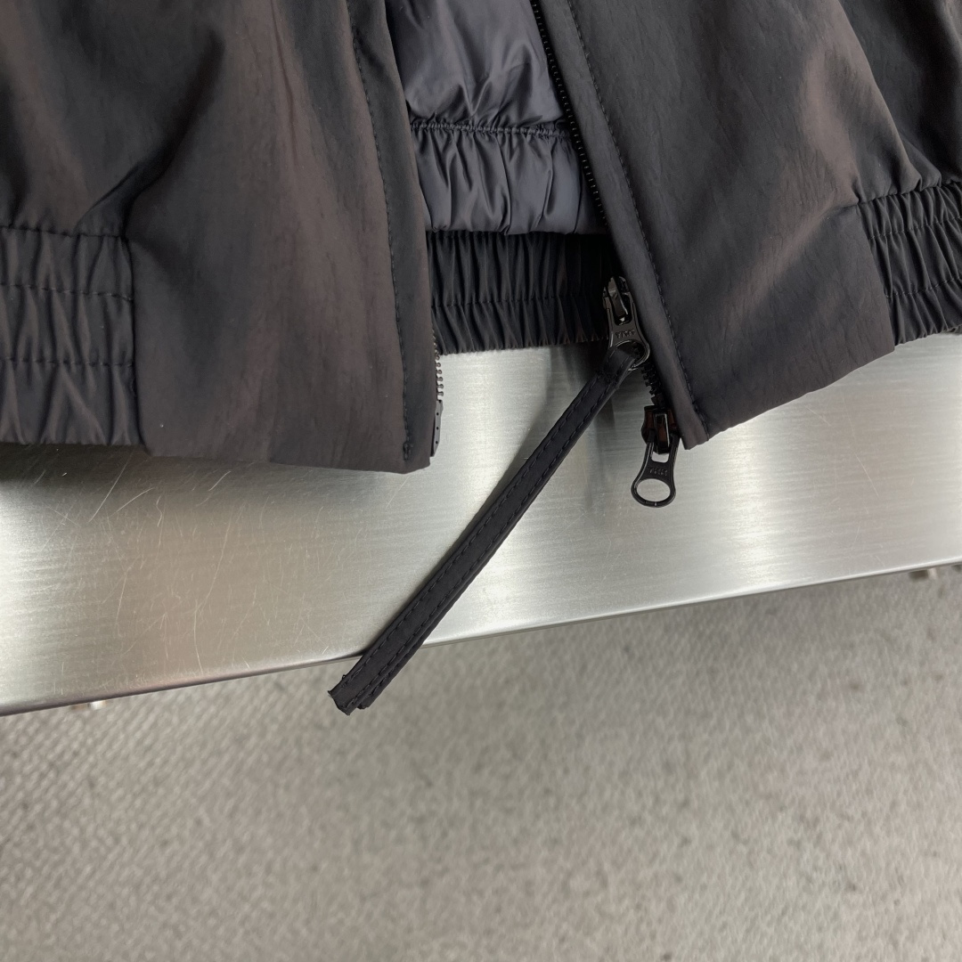 -Acne 2025秋冬系列外套系列尺码: M-3XL 微阔版型面料成份：100%聚酯纤维 内胆填充：9