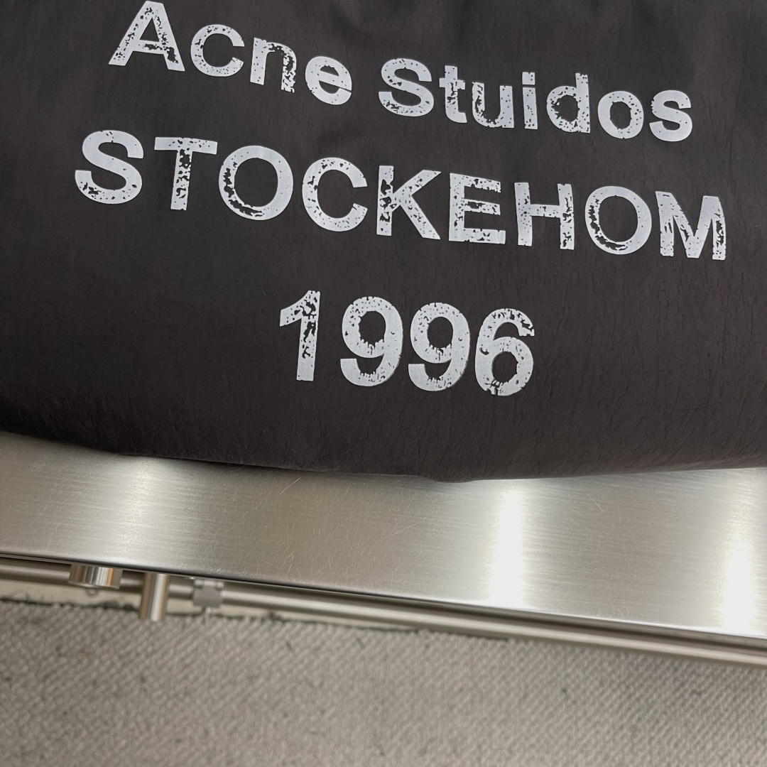 -Acne 2025秋冬系列外套系列尺码: M-3XL 微阔版型面料成份：100%聚酯纤维 内胆填充：9