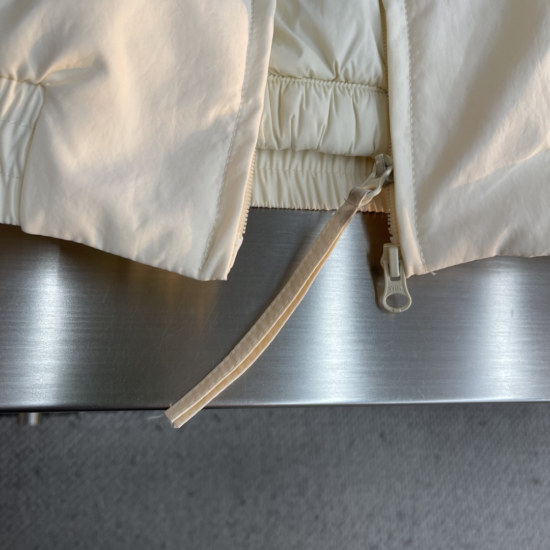 -Acne 2025秋冬系列外套系列尺码: M-3XL 微阔版型面料成份：100%聚酯纤维 内胆填充：9