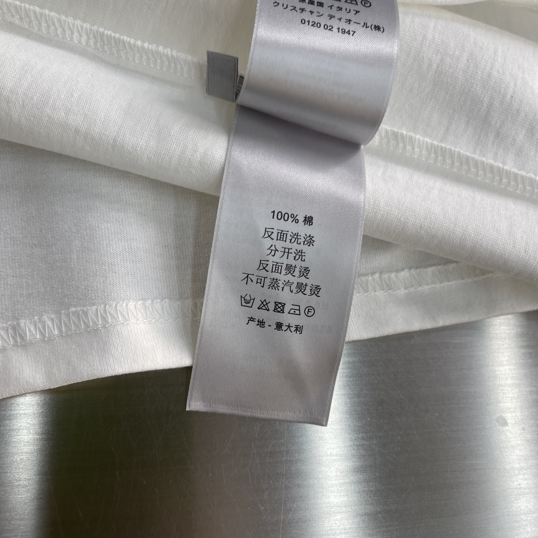 -Dio 2026春夏新品，100％全棉300g面料，柔软亲肤，挺阔有垂坠感。四线密边做工精细，前幅案l