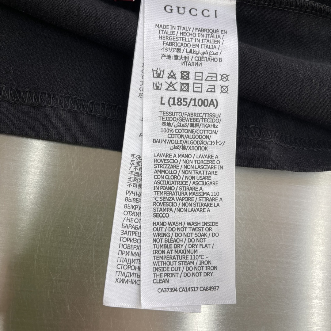 -GUCC 2026春夏新品，100％全棉300g面料，柔软亲肤，挺阔有垂坠感。四线密边做工精细，前幅案