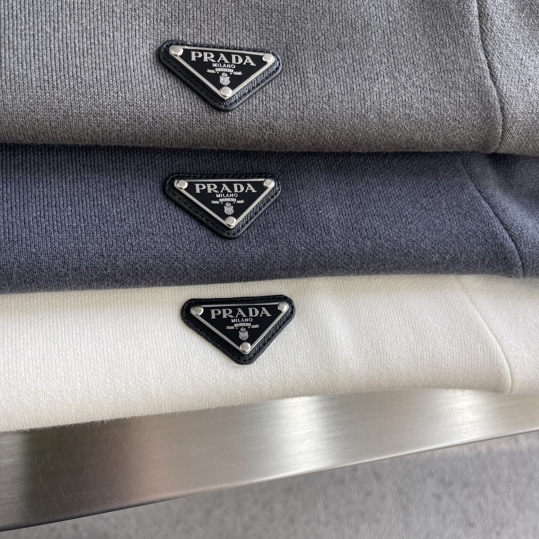 -PRAD 25秋冬季新品-男士羊毛针织高领套头衫简约三间标设计，上身就是气质满满，打造时髦出众的精致感