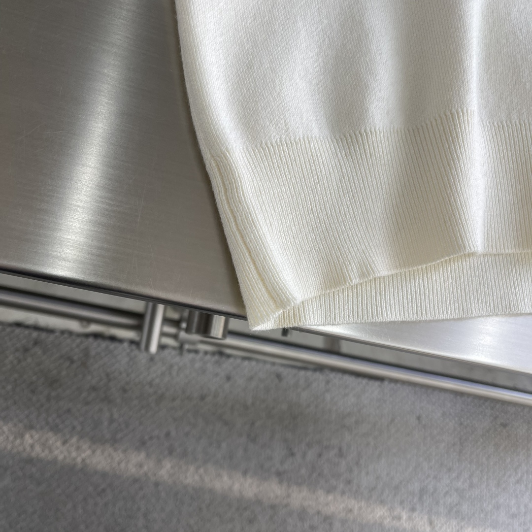 -PRAD 25秋冬季新品-男士羊毛针织高领套头衫简约三间标设计，上身就是气质满满，打造时髦出众的精致感