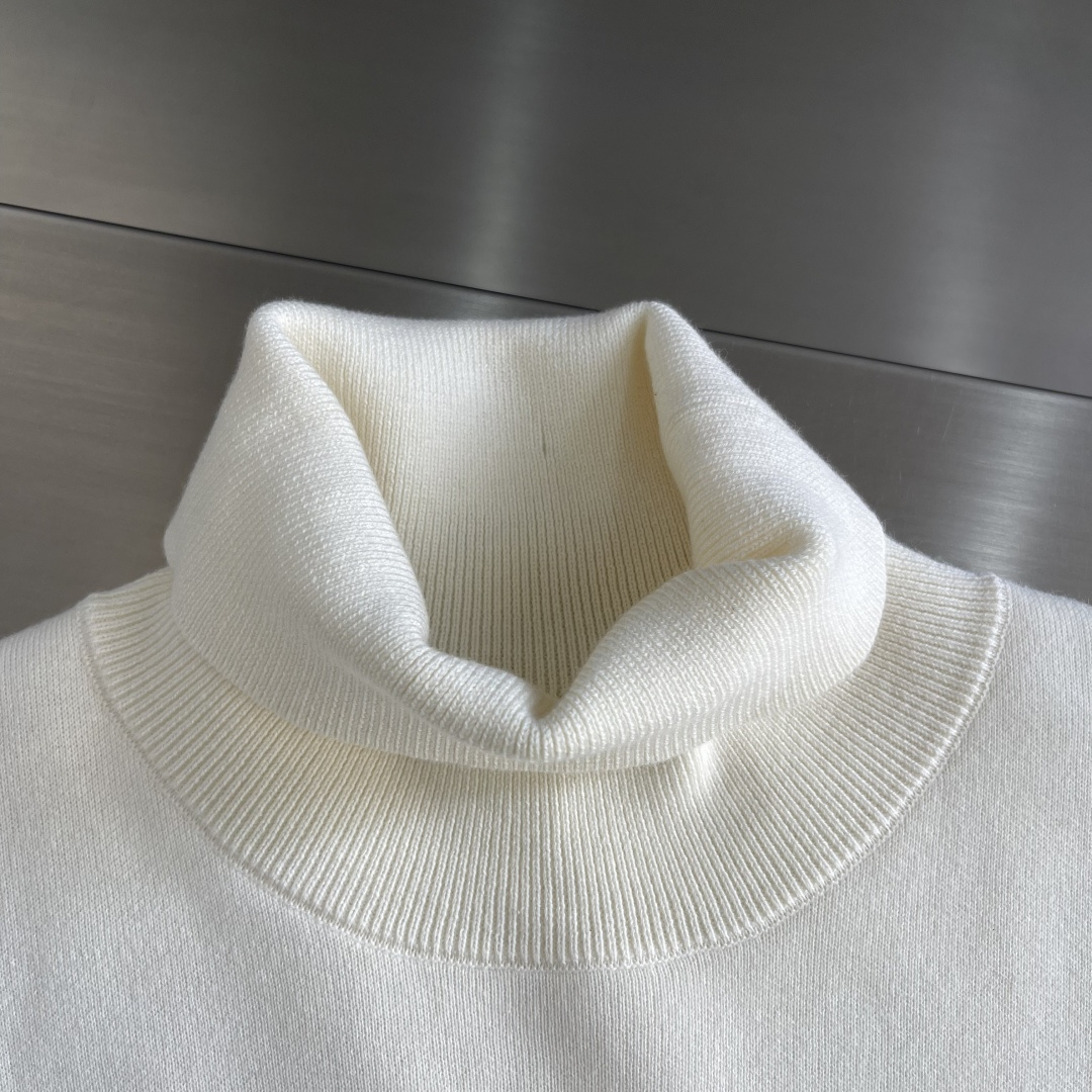 -PRAD 25秋冬季新品-男士羊毛针织高领套头衫简约三间标设计，上身就是气质满满，打造时髦出众的精致感