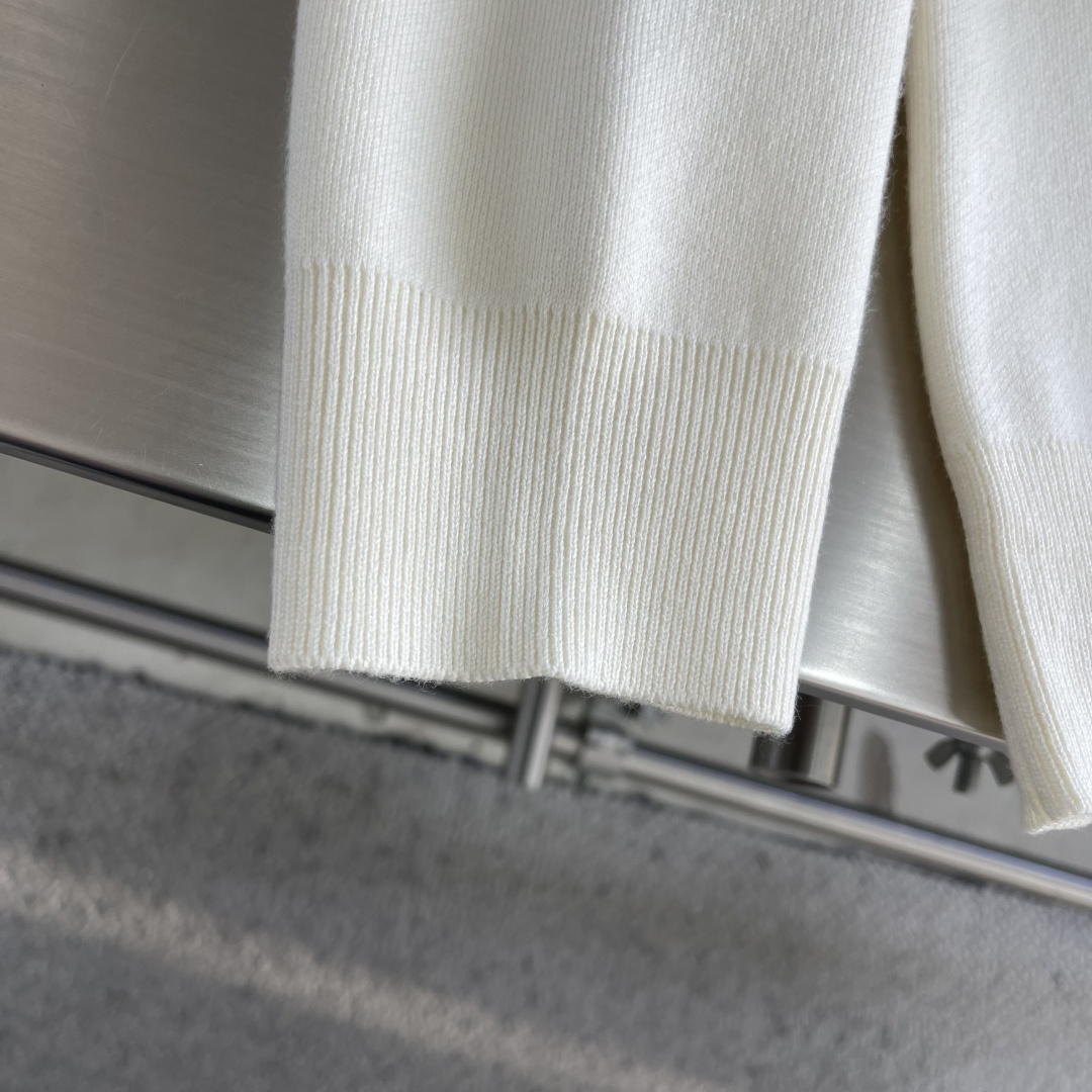 -PRAD 25秋冬季新品-男士羊毛针织高领套头衫简约三间标设计，上身就是气质满满，打造时髦出众的精致感