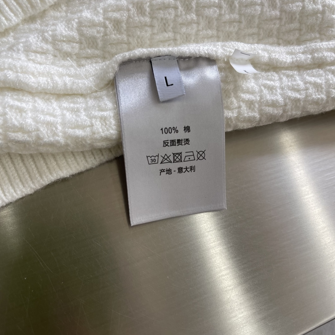 -Miu Miu 25fw新款翻领羊毛外衣.羊毛混纺面料.满身针织花纹结构.柔软舒适立体有型.经典拉链设