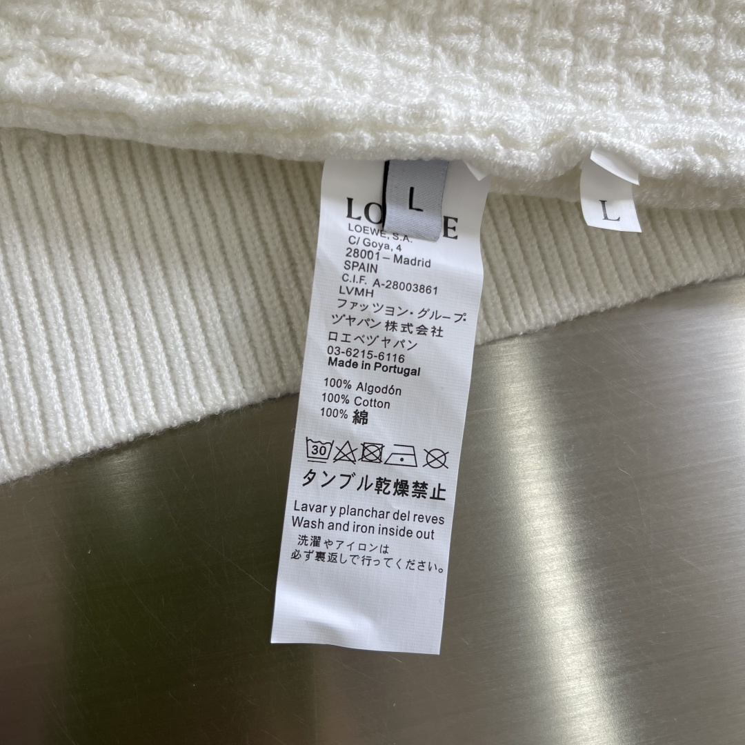 -LOEW 25秋冬Anagram提花拉链针织衫，羊毛混纺面料.衣身低调却超有辨识度，立体纹理太酷了!左